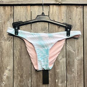 B.Swim Shoreline Tie Dye Blue REVERSIBLE Hampton Flop Bikini Bottom,Medium,NWT
